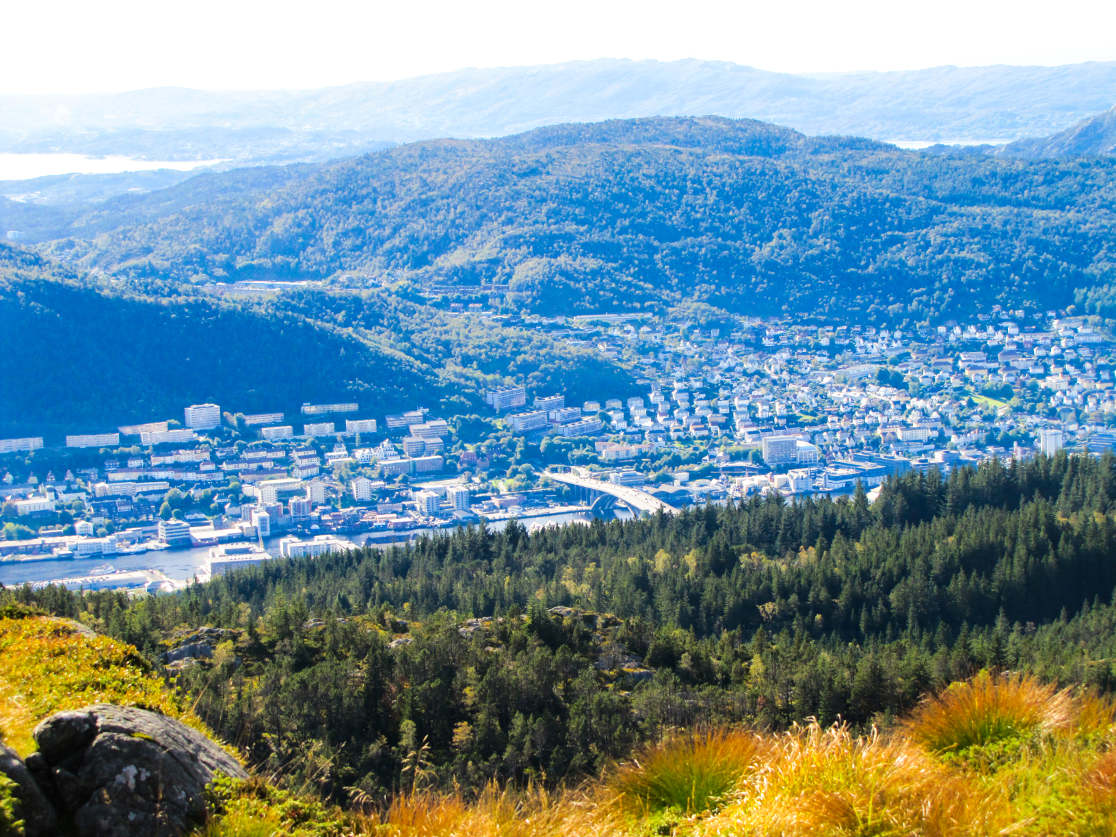 Widok z góry na Bergen i okolice